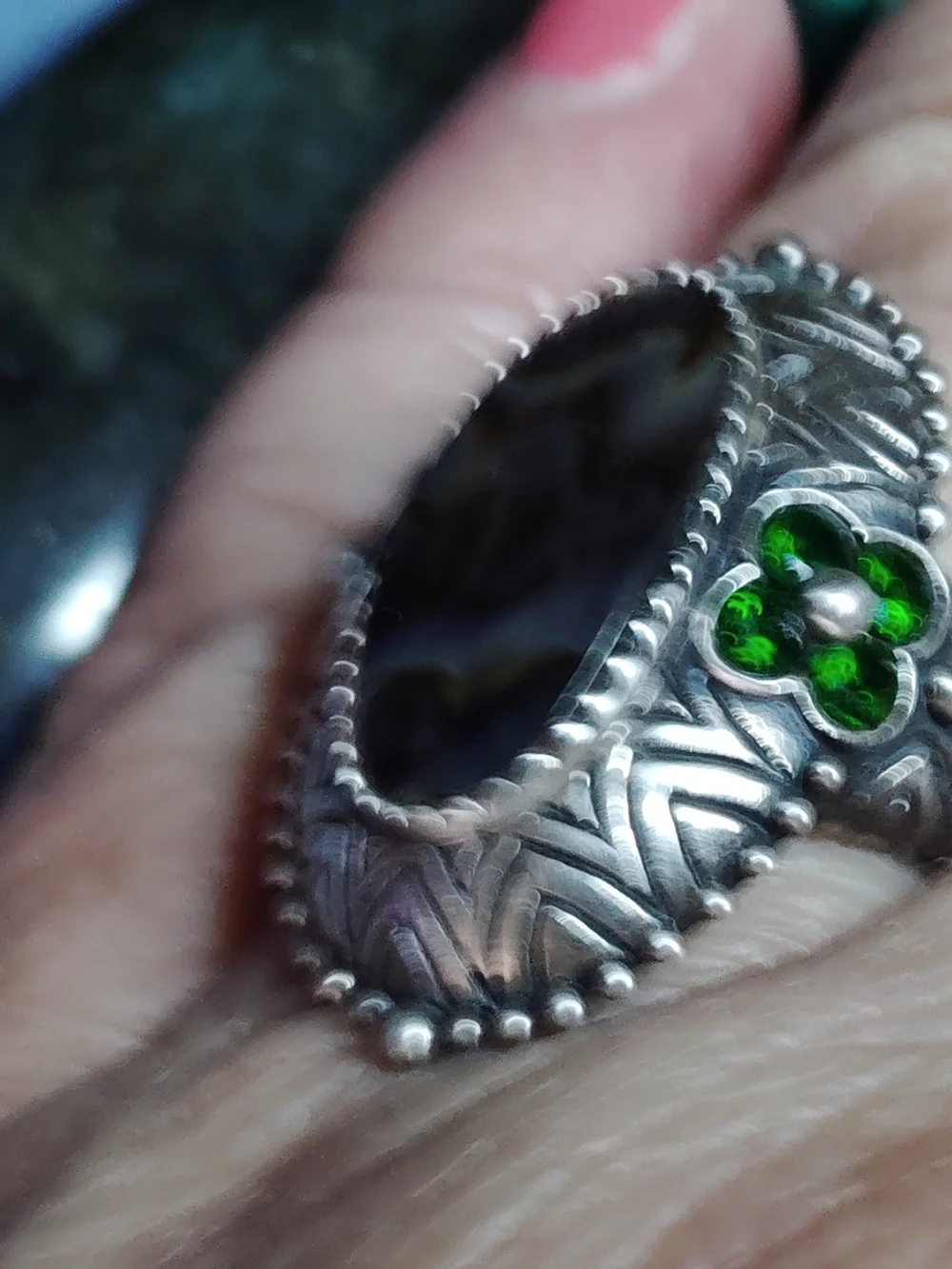 ABALONE & CHROME DIOPSIDE, ORNATE SOLID STERLING, STATEMENT RING.  Sz-9